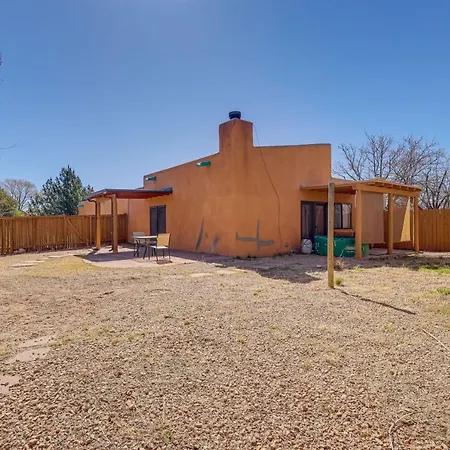 Sunny Vacation With Fireplace And Yard Holiday home *