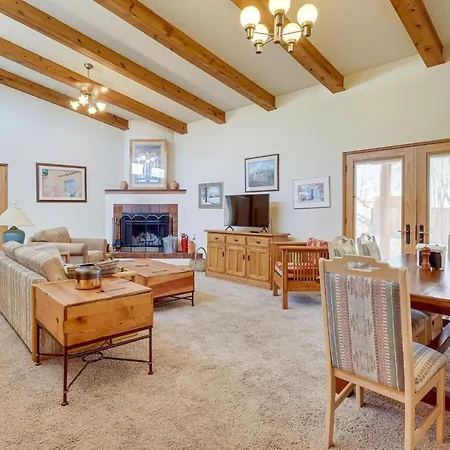 Sunny Vacation With Fireplace And Yard Holiday home *