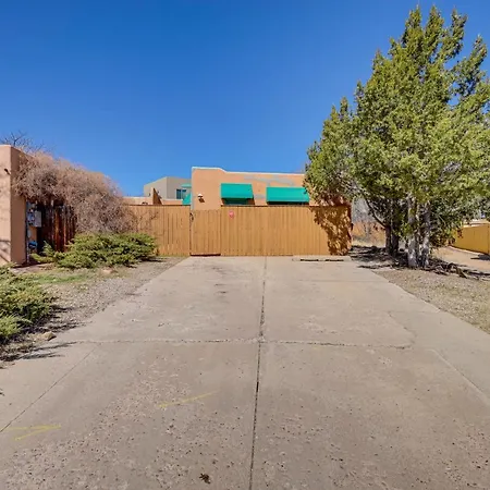 Sunny Vacation With Fireplace And Yard Holiday home Santa Fe